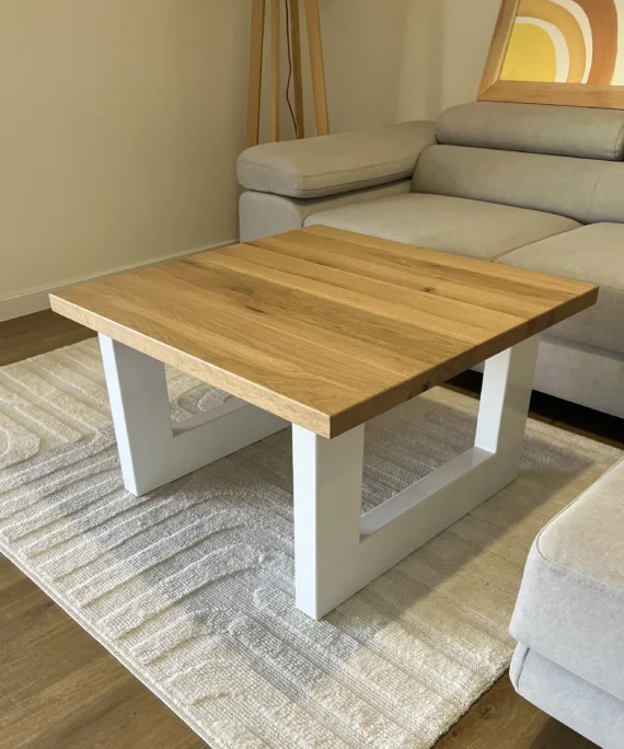 Stolik kwadratowy z litego drewna